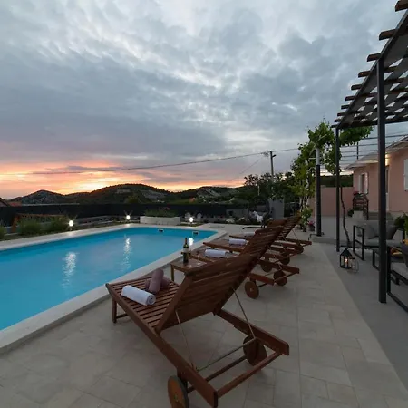 Terra With Heated Pool Holiday home Marina