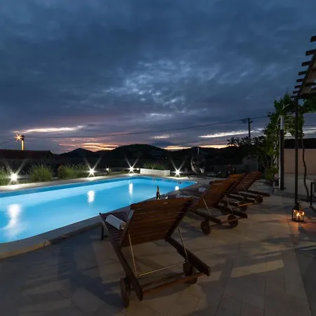 Terra With Heated Pool Holiday home Marina