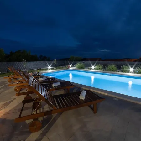 Terra With Heated Pool Marina