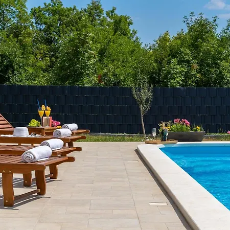 Terra With Heated Pool * Marina