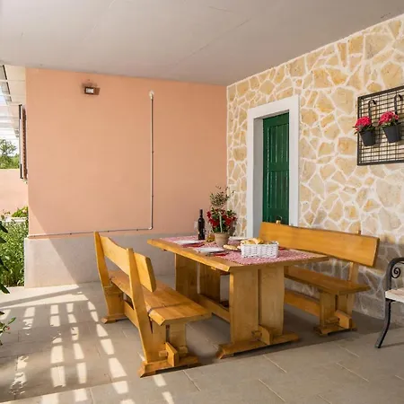 Terra With Heated Pool Holiday home *