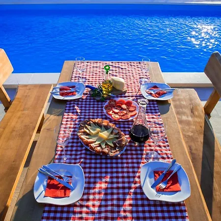 Casa vacanze Terra With Heated Pool Marina