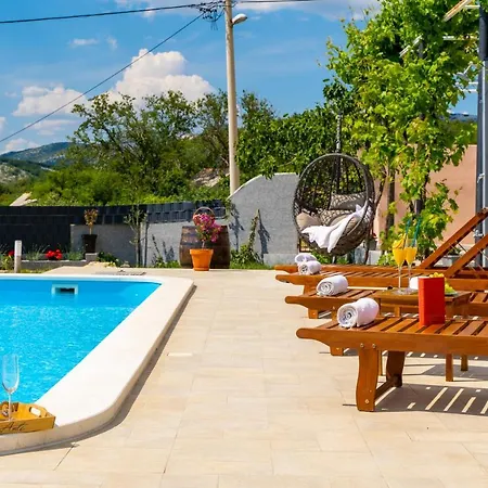Vikendica Terra With Heated Pool Marina