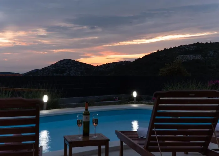 Vikendica Terra With Heated Pool Marina