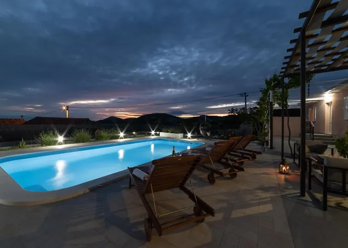 Terra With Heated Pool Vikendica Marina