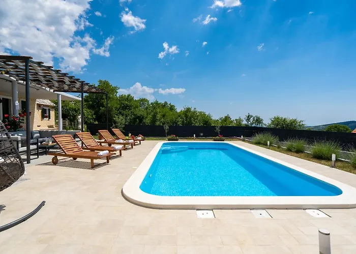 Vikendica Terra With Heated Pool Marina