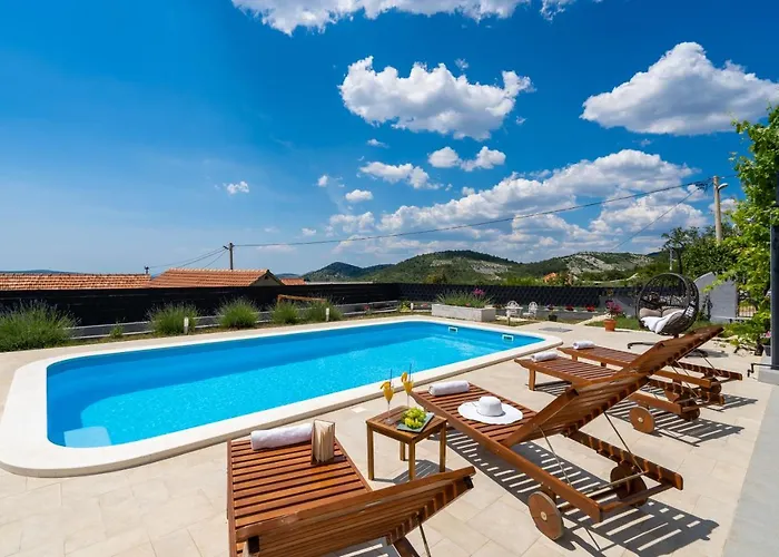 Terra With Heated Pool Vikendica